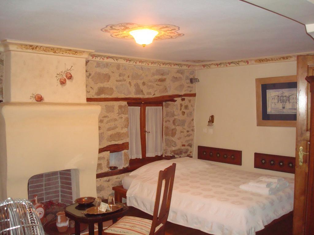 Oikia Alexandrou Traditional Inn อาร์ไนยา ภายนอก รูปภาพ