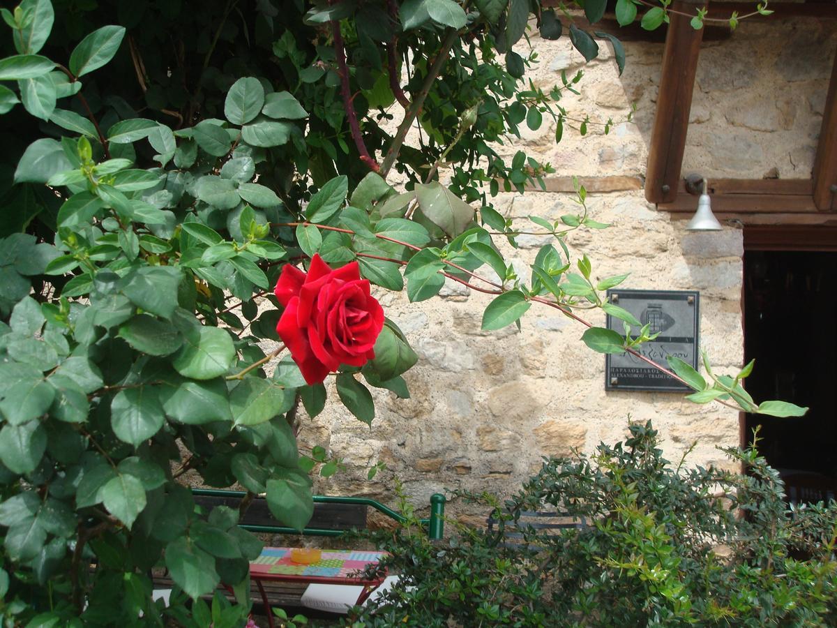 Oikia Alexandrou Traditional Inn อาร์ไนยา ภายนอก รูปภาพ